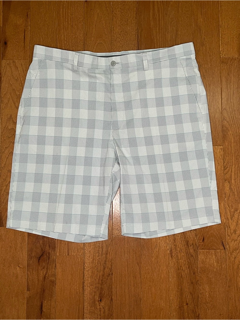 PGA Tour Men’s Light Gray/White/Teal Performance Front Plaid Golf Chino Shorts
